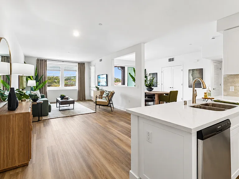 Avia La Jolla — Photo 19