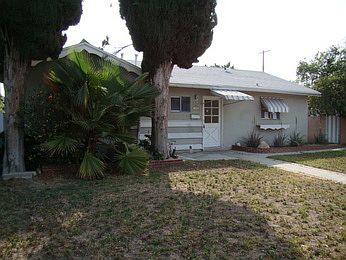 3rd image of 8802 Hayvenhurst Ave