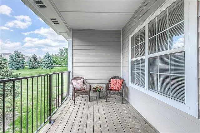 11610 Tomahawk Creek Pkwy — Photo 21