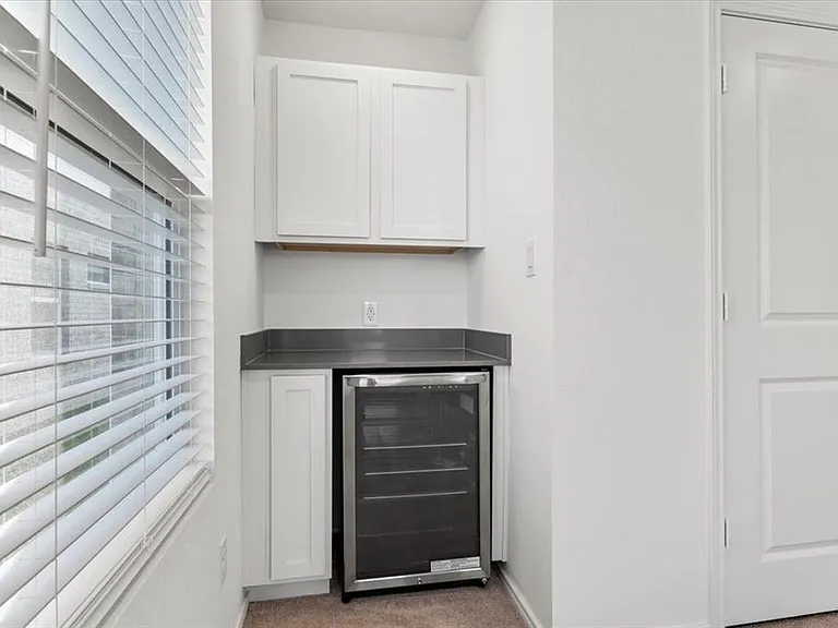 363 Avre Loop — Photo 19