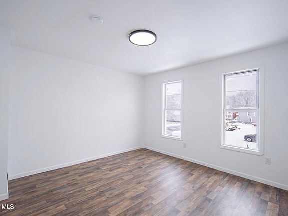 2nd image of 806 Strong St