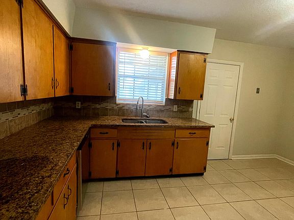 4th image of 1315 Arlingwood Ave