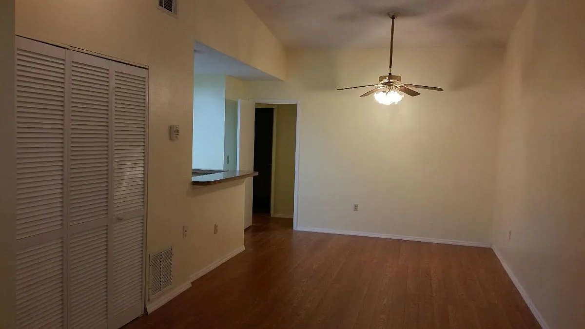 3 bed, 938 sqft, $1,850 — Photo 1