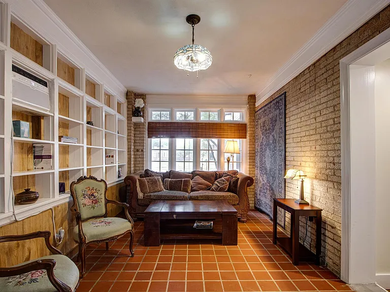 Light-filled sunroom/library with air conditioning (a rarity in Memphis).