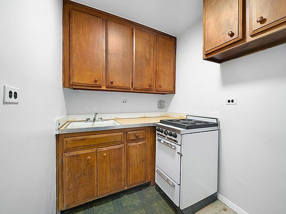 5th image of 200 E 27th St APT 1G