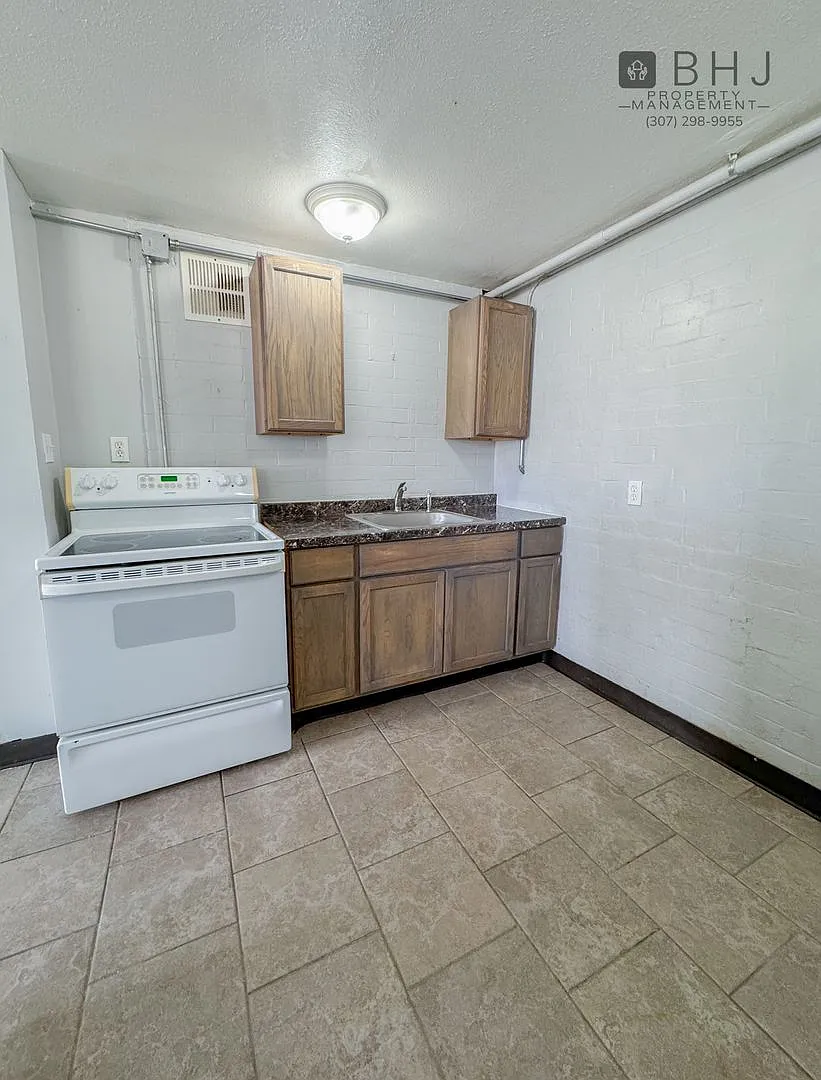 1216 N Gould — Photo 3