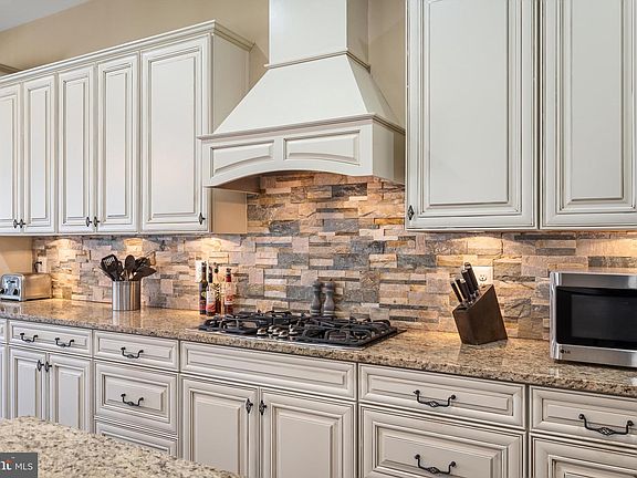 3rd image of 35386 Greyfriar Dr