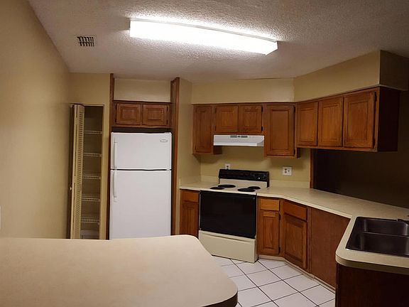 2nd image of 4528 Melissa Ct W