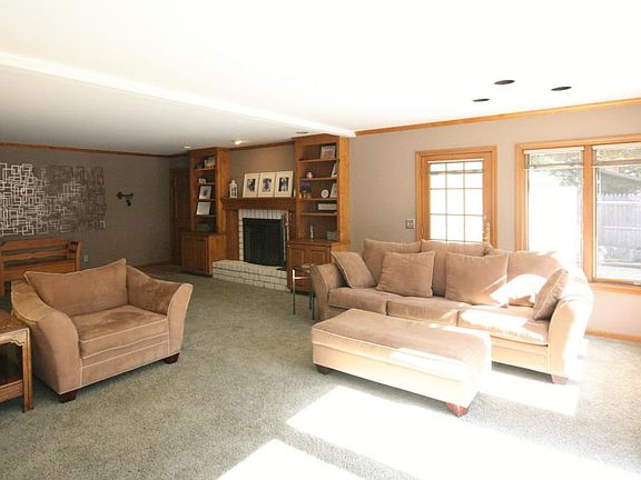 3rd image of 7354 Thorncrest Dr SE
