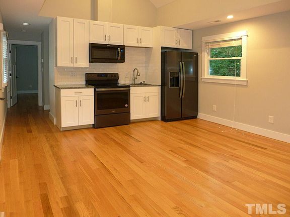 3rd image of 904 E Franklin St