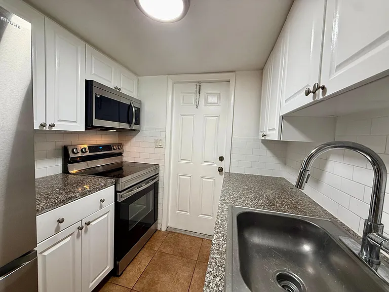 1671 NE 33rd St #3 — Photo 9