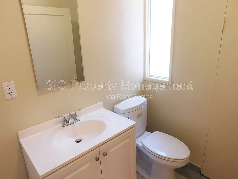 1250 E Villa St — Photo 12
