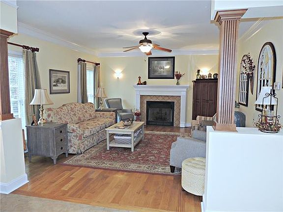 5th image of 445 28th Avenue Ln NE