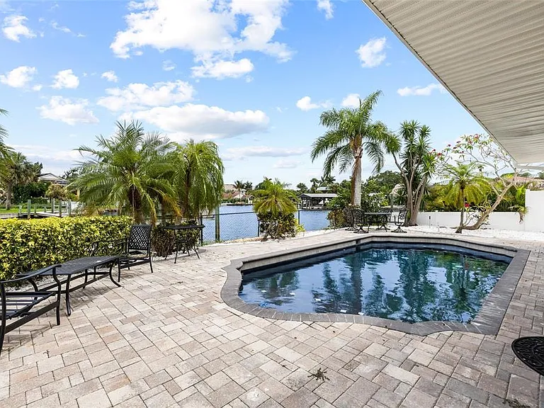 5541 Bayou Grande Blvd NE — Photo 3