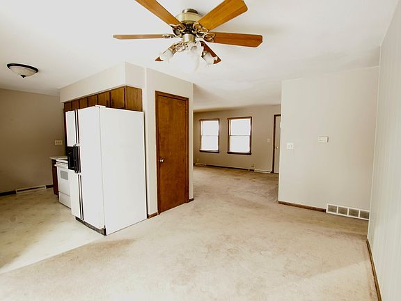 5th image of 15081 Groesbeck St