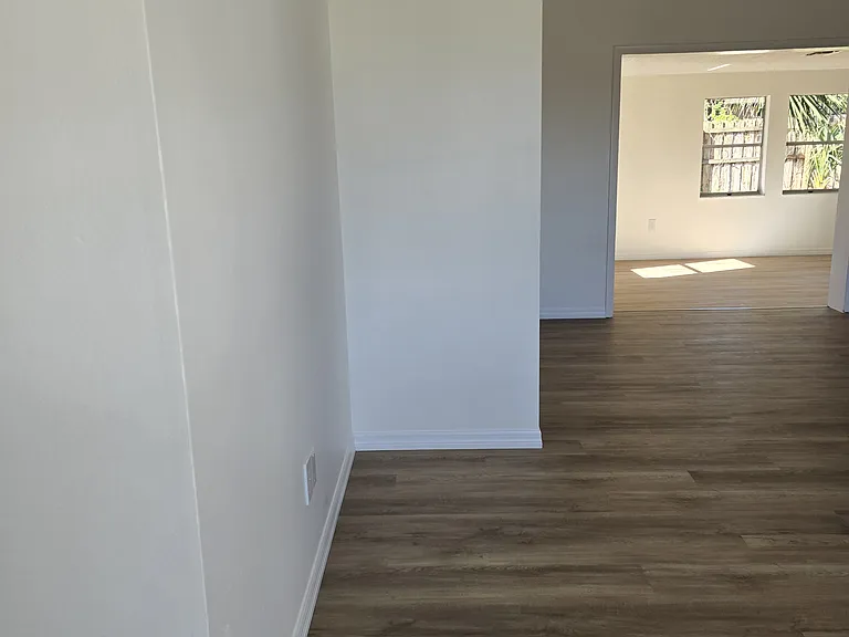 1868 E Cooper Dr — Photo 2