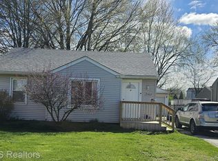 35484 Ellen St, Clinton Township, MI