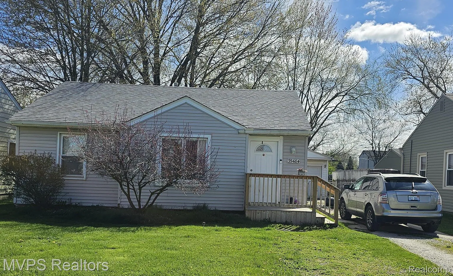 35484 Ellen St photo 1