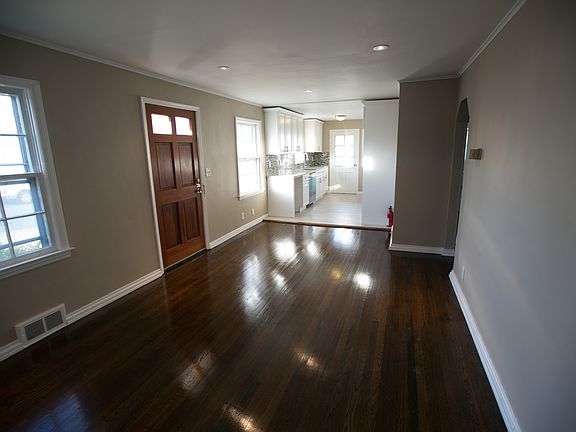 4th image of 272 Linden Ave