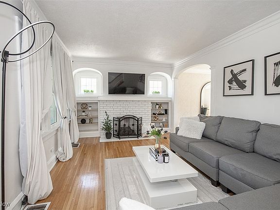 4th image of 16715 Claire Ave