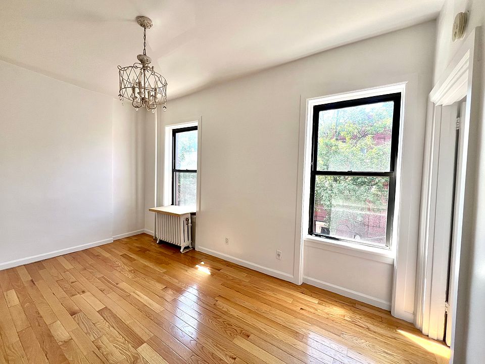 1st image of 209 6th Ave #3