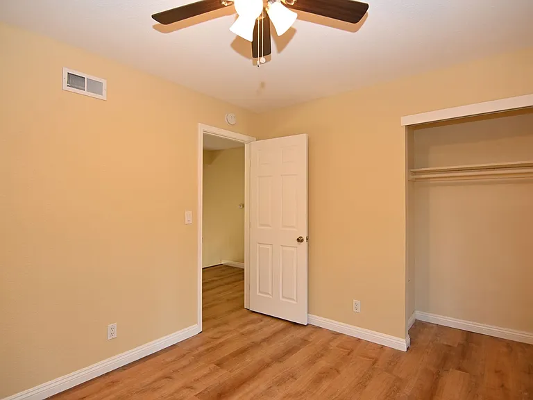 398 Roan St — Photo 21