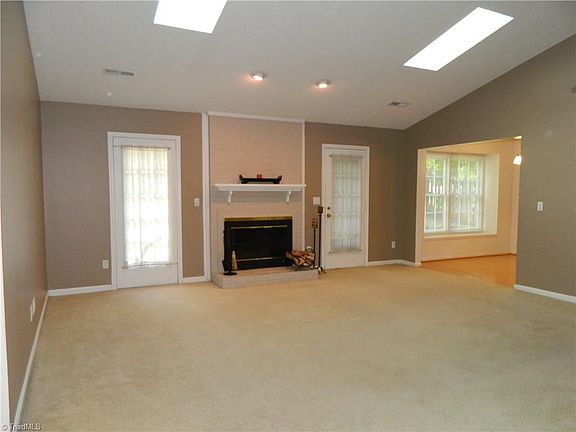 4th image of 4200 Butterfield Dr