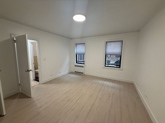 5th image of 14480 Sanford Ave APT 1E