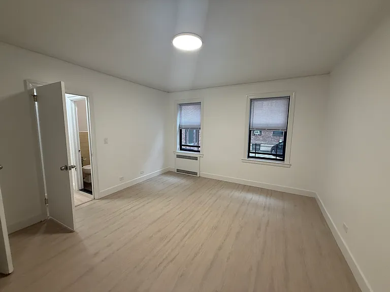 14480 Sanford Ave #1E — Photo 5