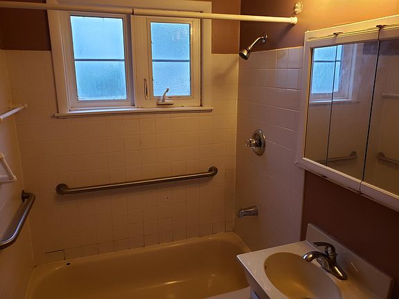 3rd image of 4422 Chandler Dr