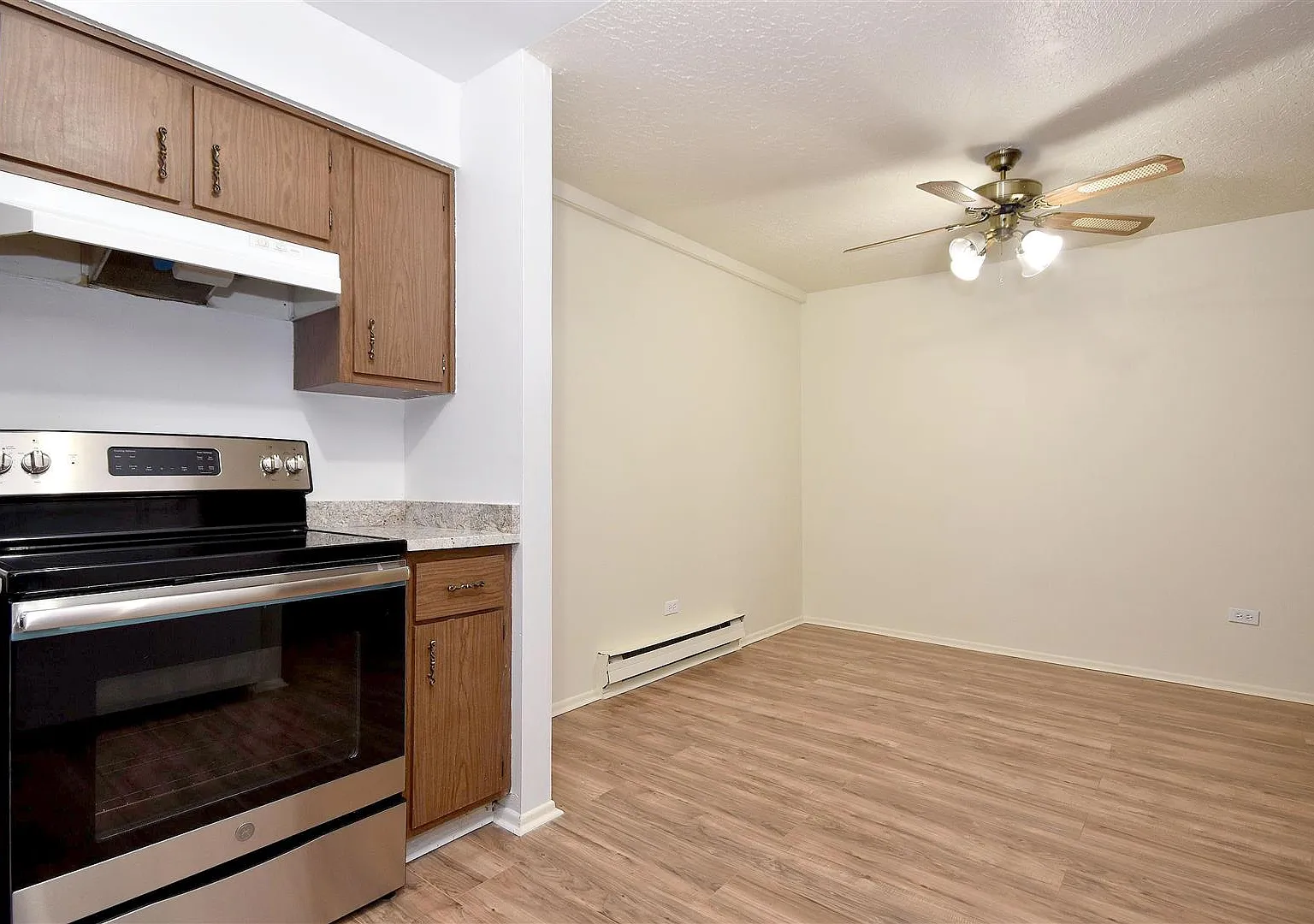 3 bed, 1600 sqft, $2,400 — Photo 4