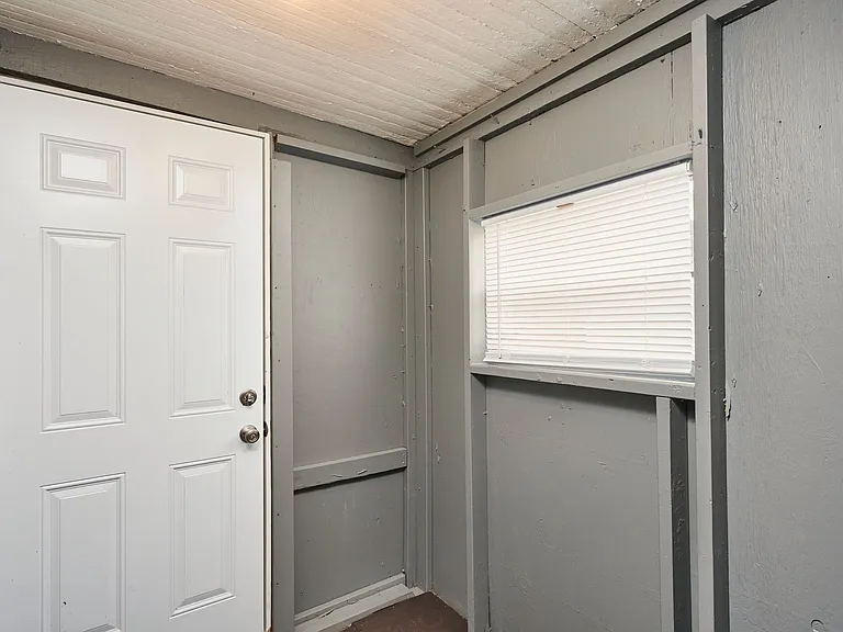 976 Concord Ave — Photo 11