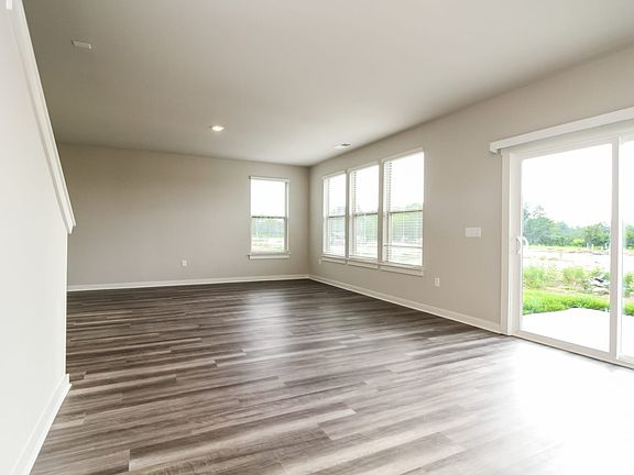 3rd image of 1720 Lannister Ave