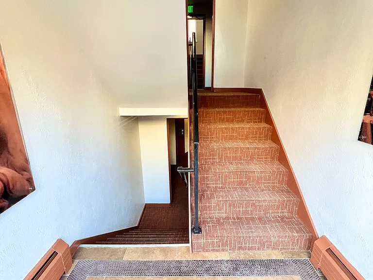 Experience elegance and functionality in this beautifully designed staircase, enhancing modern living.