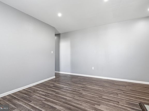 3rd image of 4721 Melrose St #23