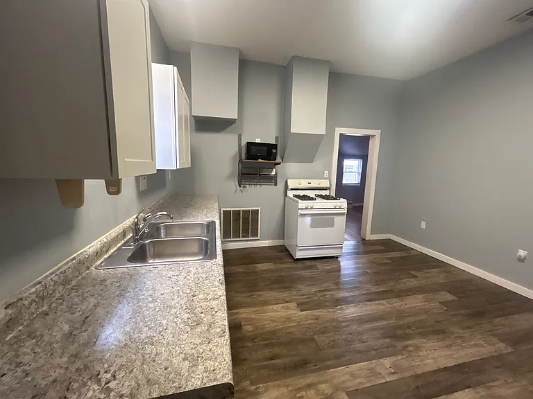 1427 Pearl St — Photo 19