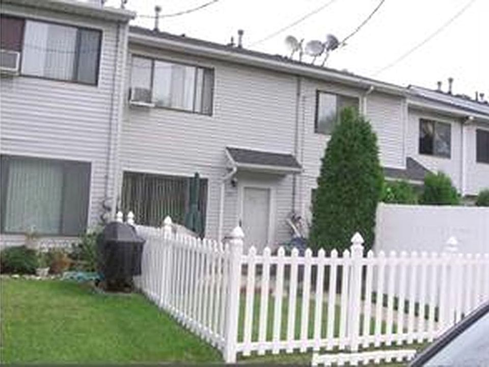 1st image of 221 Pierce St