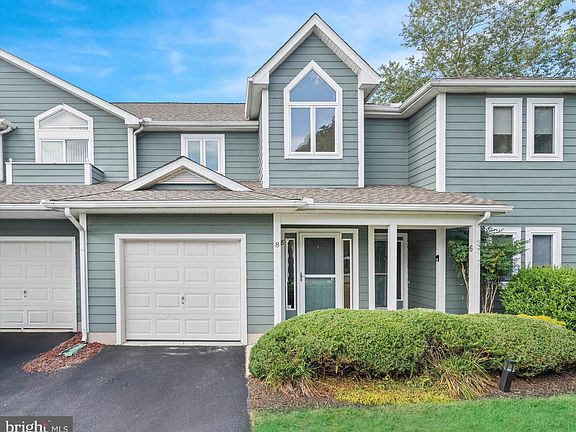 2nd image of 8 Cypress Ln