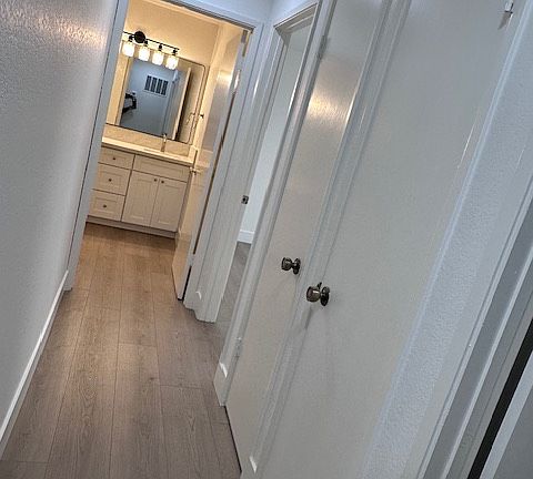 4th image of 502 Hope Ter APT 1