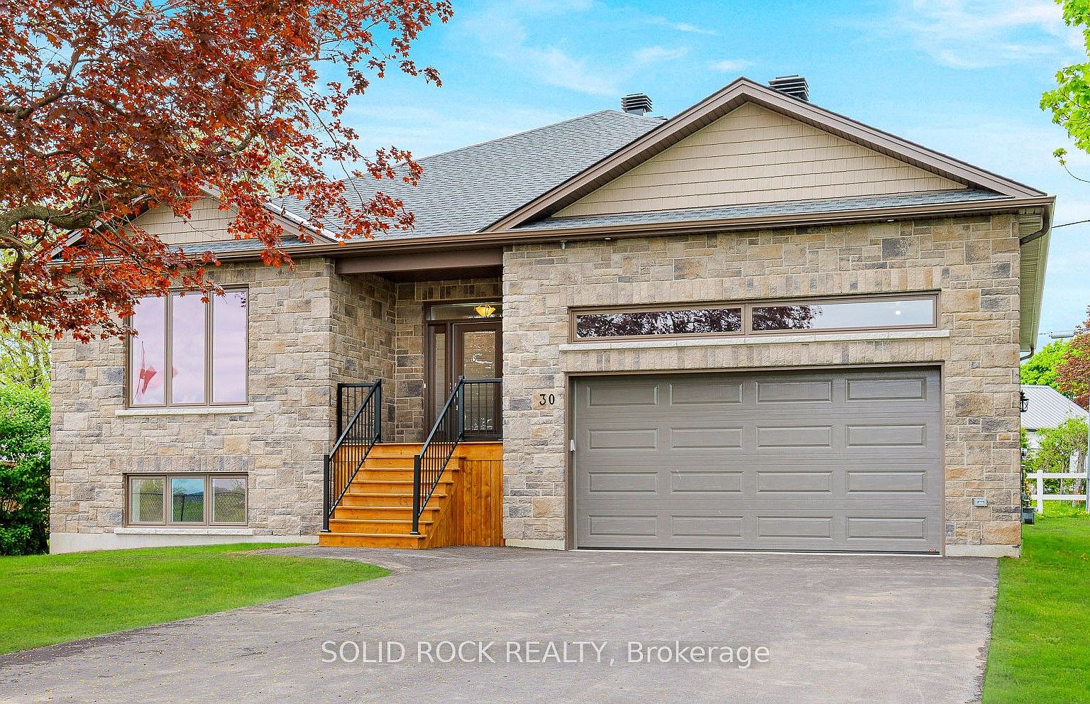 30 Lakeview Dr