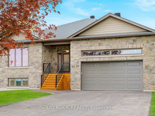 30 Lakeview Dr, South Dundas, ON K0E 1K0