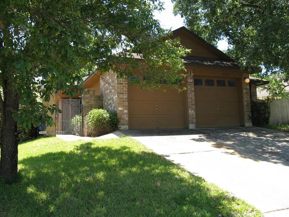 5205 Summer Drive — Photo 2