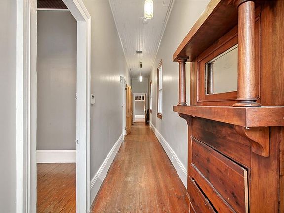 3rd image of 801 Dante St