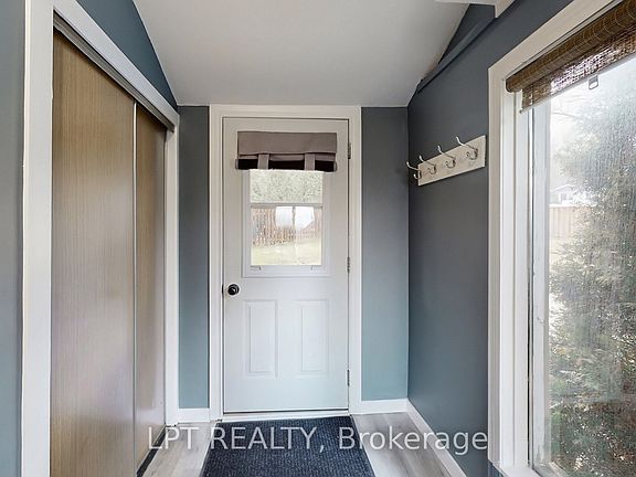 3rd image of 5135 Halstead Beach Rd #5137
