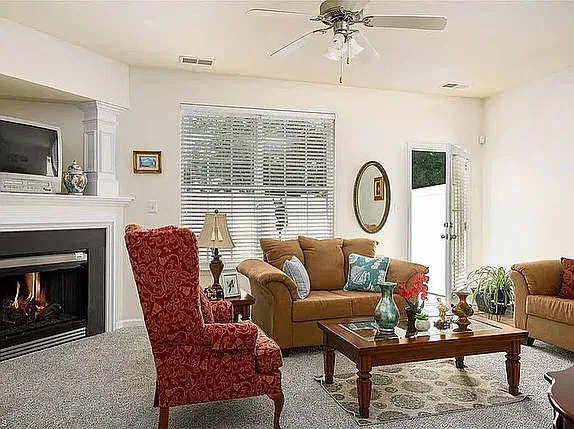 2 bed, 2.5 bath, 1457 sqft, $1,700 — Photo 3