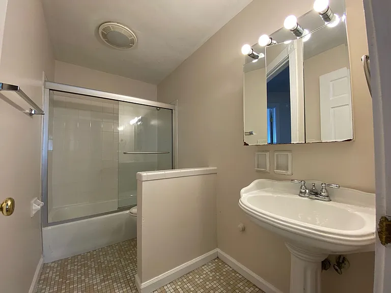 Chittenden Ave 34 UL — Photo 24