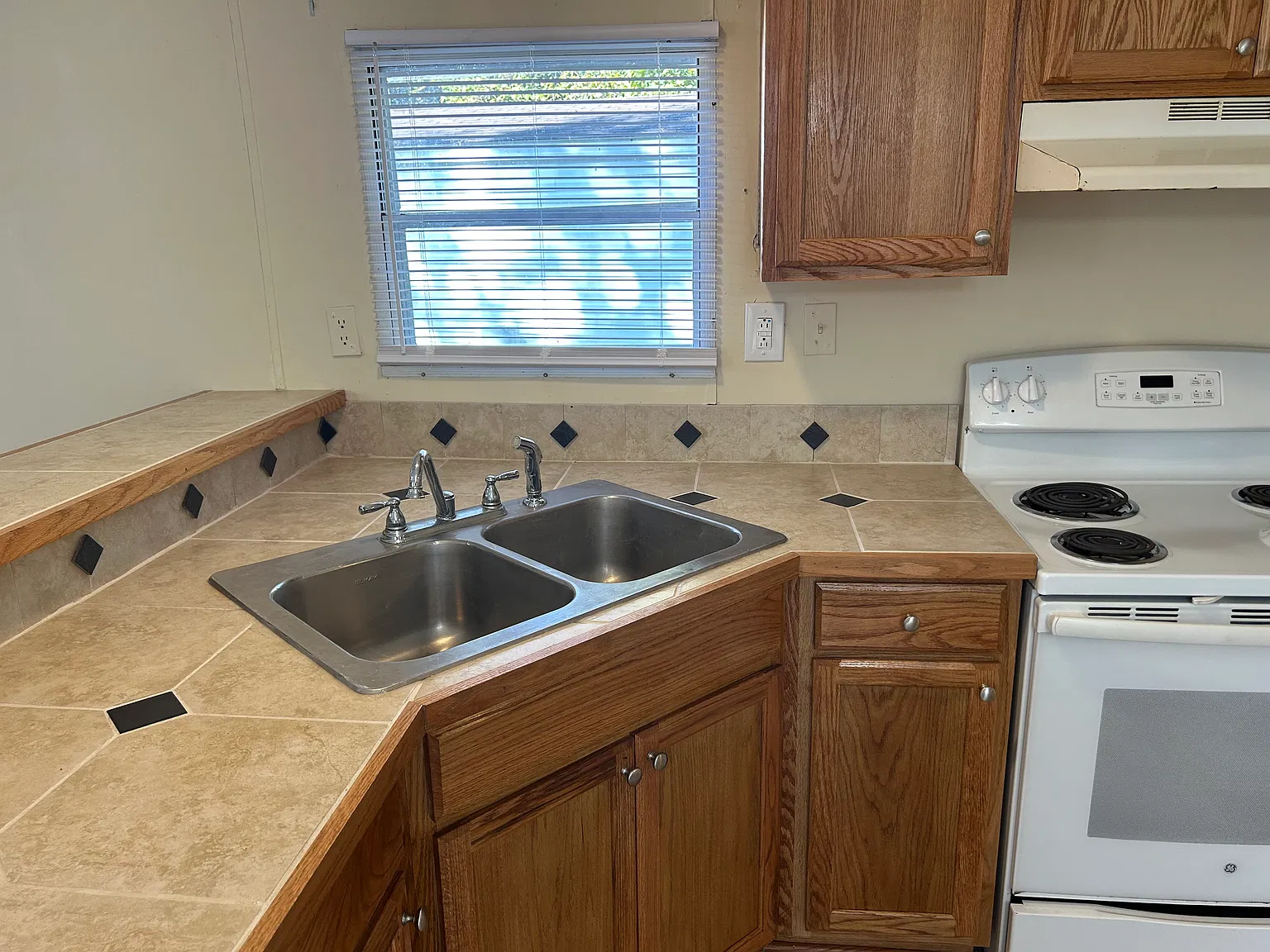 3 bed, 1150 sqft, $1,295 — Photo 4