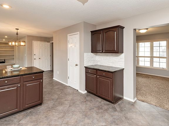 5th image of 15715 Tanglewood Dr