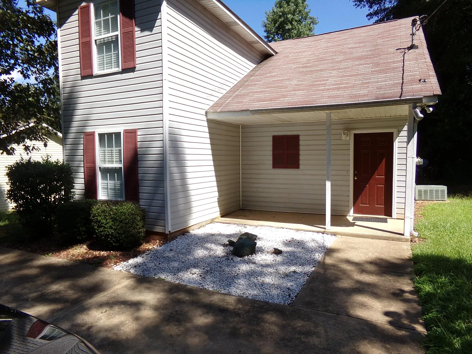 205 Elizabeth Cir photo 1