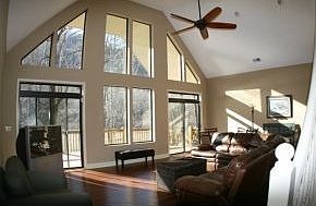 Great Room w/vaulted ceiling